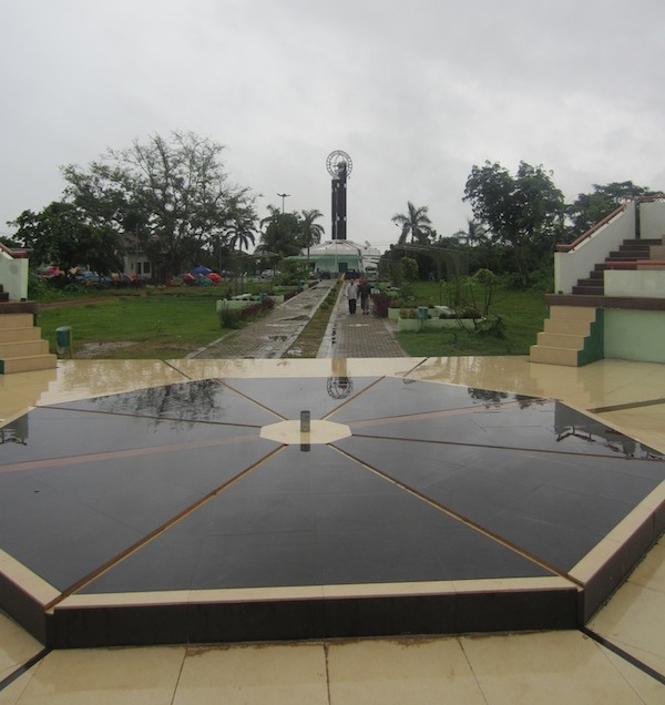 Tugu Khatulistiwa Pontianak - Titik Equator Baru