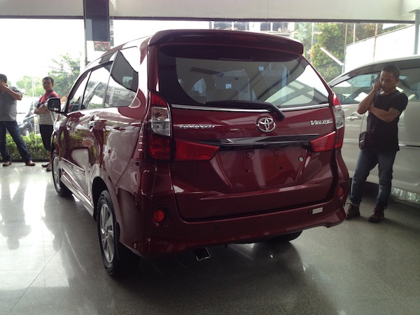 Grand New Veloz - Tampak Belakang