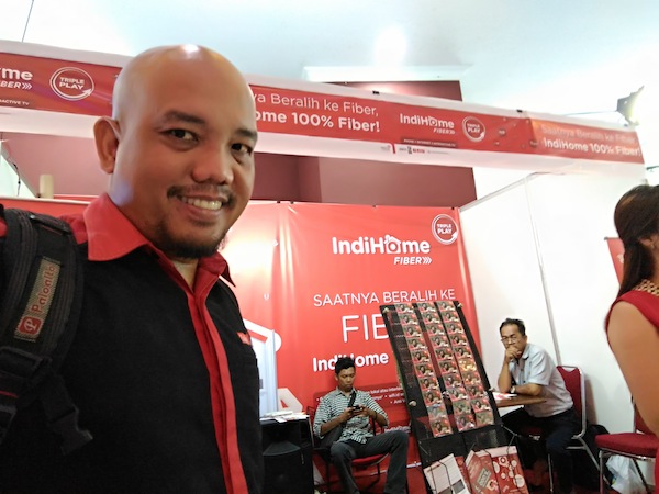 Foto Indoor Menggunakan Kamera Depan Zenfone Selfie