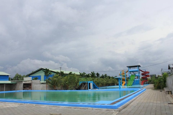 Kolam Renang dan Waterboom Muara Kapuas Pontianak Tampak Keseluruhan