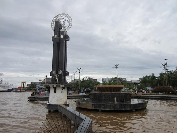 Taman Alun Kapuas Pontianak - Miniatur Tugu Khatulistiwa
