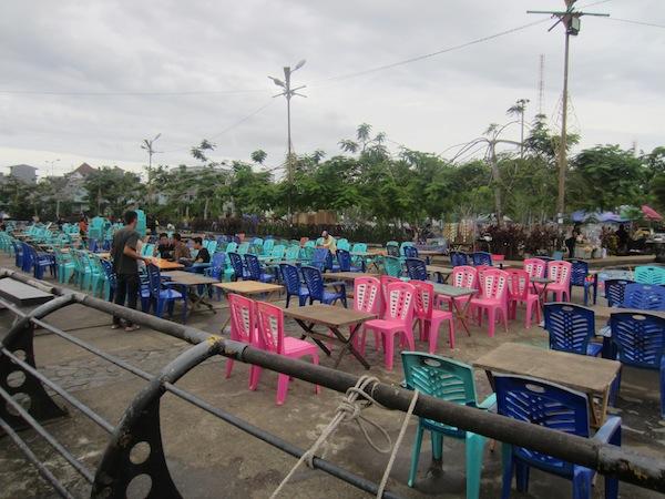 Taman Alun Kapuas Pontianak - Nongkrong Tepi Sungai