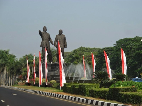 Patung Soekarno Hatta di Bandara Soetta