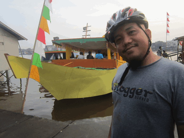 Blogger Borneo di Depan Perahu Kepresidenan