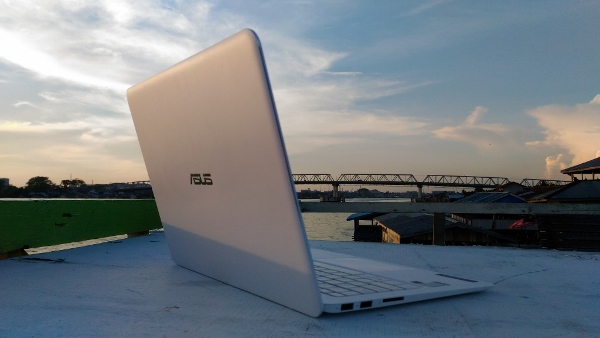 ASUS ZenBook UX305FA Kapuas River Background