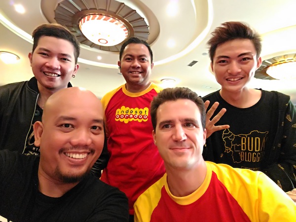 Selfie Bersama Dua Orang Spesial dari Indosat Ooredoo
